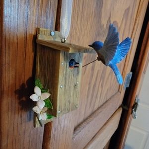 Hallmark Keepsake - 2000 - Spring is in the air.